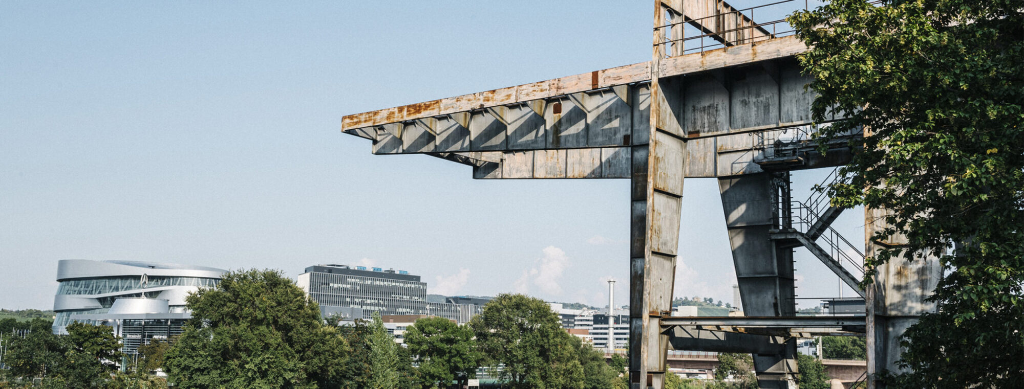 Kran am Fridas Pier in Stuttgart als Header‑Bild für FAQs und Besucherinformationen