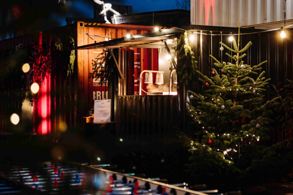 Winterliche Food‑Auswahl im Winterhafen von Fridas Pier, ideal für Firmen‑Weihnachtsmärkte und Weihnachtsfeiern.