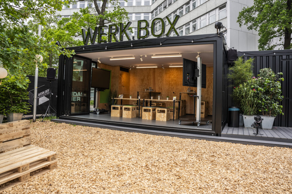 Nachhaltiger Gastro‑Container der Porsche Werk.Box – umgesetzt von Frida auf Landgang.